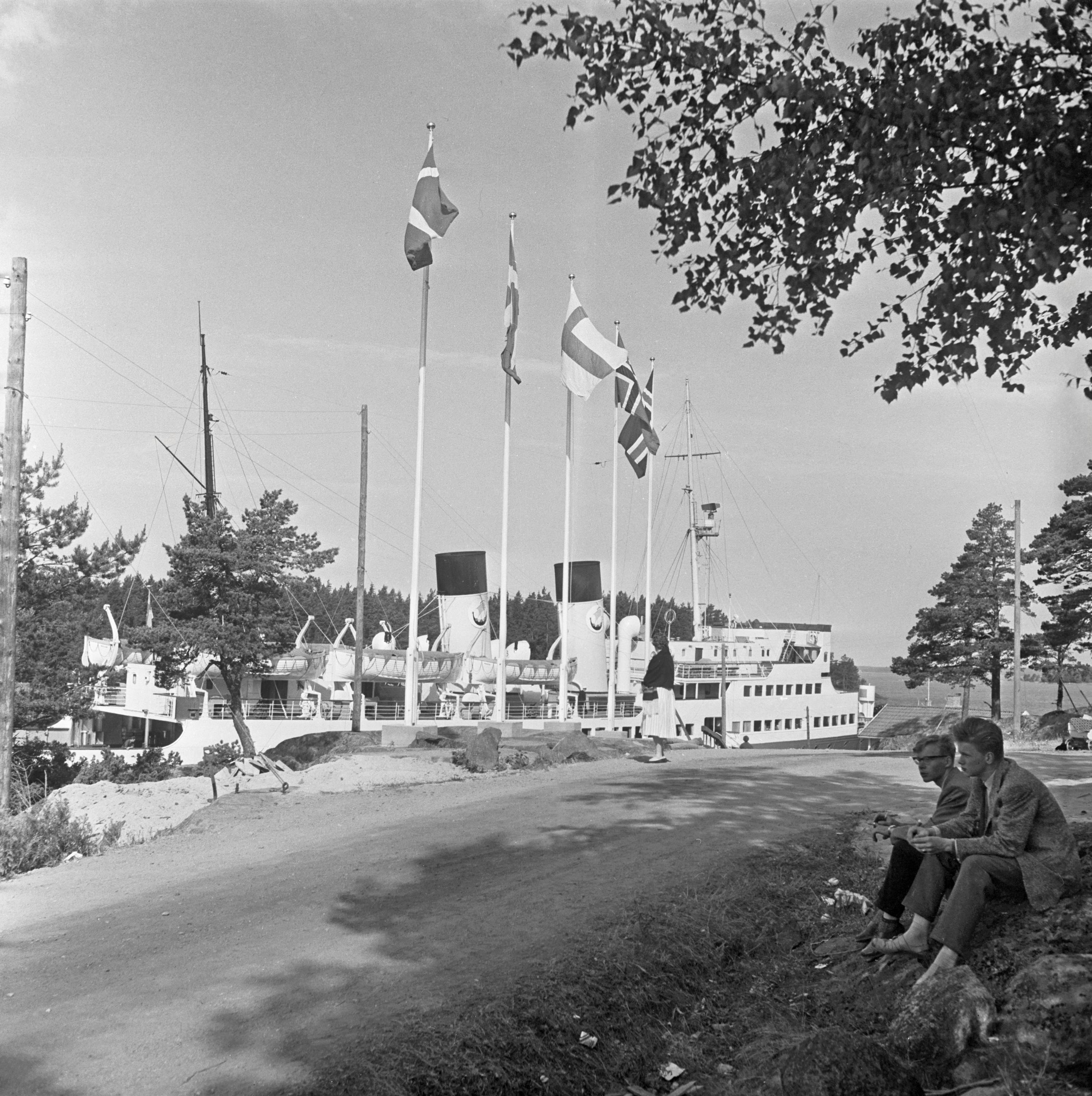  Autolauttamatkailua Korppoo-Maarianhamina-Gräddö heinäkuussa 1959. Kuvaaja Bror Brandt. JOKA Journalistinen kuva-arkisto